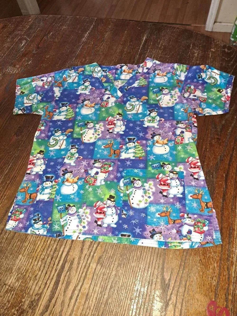Med UA Scrubs  Christmas Holiday Short Sleeve VNeck Scrub Top Shirt Nurse Tech